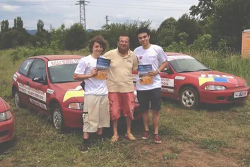 Pavel Jekov with two young graduates of the JRS teen programme